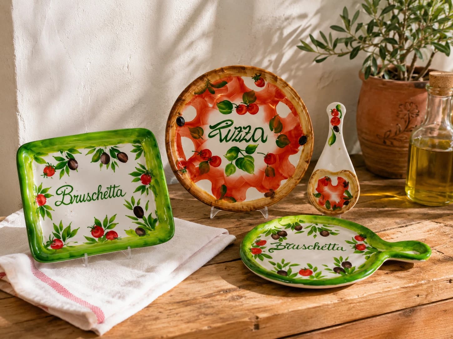Piatti e taglieri in ceramica decorati per pizza e bruschette